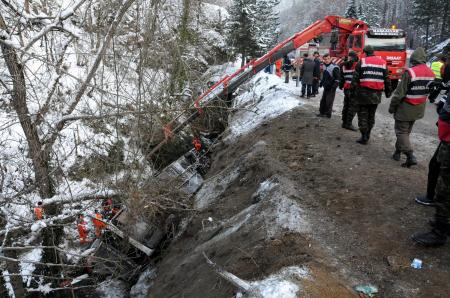 Zonguldak Devrek'te otobüs kazası: 7 ölü 1 zonguldakdevrek trafikkazasi