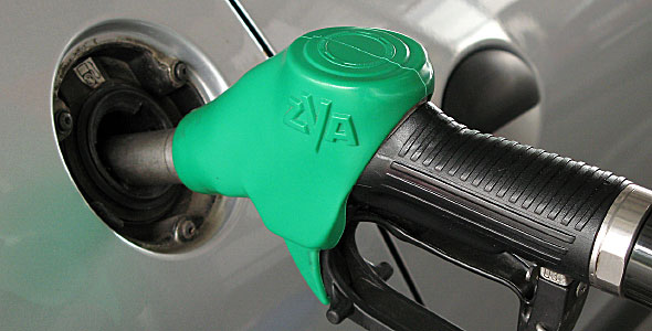 Benzine yine zam geldi! 1 benzin pompa