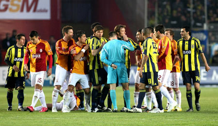 Galatasaray Fenerbahçe maçı Cuma günü! 1 derbi