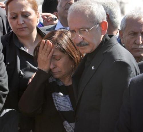 Kemal Kılıçdaroğlu'nun kayınpederi toprağa verildi 1 kilicdaroglu cenazee