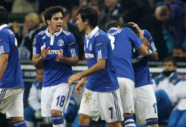 Mehmet Topal yetmedi! Schalke: 3 - Valencia: 1 / Video 1 schalke sevinc