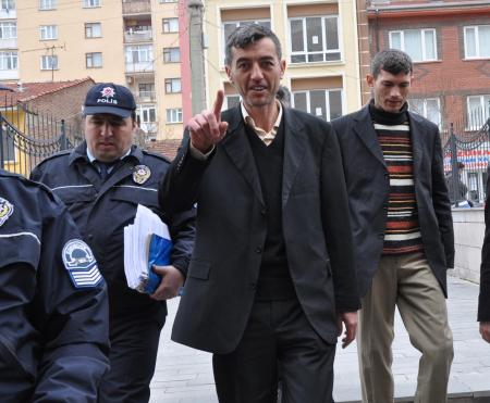 İnci Sözlük milletvekili adayı "Ahmet Abi" kahvede kavga çıkardı! 1 ahmet abi gozalti