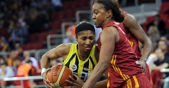 Bayanlarda Fenerbahçe öne geçti! Galatasaray MP: 74 - Fenerbahçe: 77 1 fb gs basket