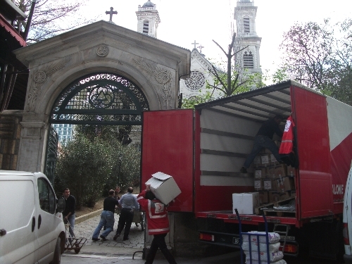 Kızılay'dan bir ilk: Ortodoks cemaatine 8 tonluk gıda yardımı 1 kizilay kilise yardim