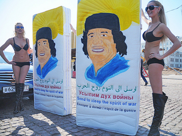 Kadaffi 'ye çıplak destek ! FEMEN protestosu 1 Femen Rusya Kaddafi'ye çıplak destek