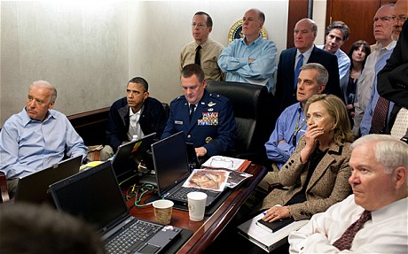 Barack Obama ve ekibi operasyonu izlerken