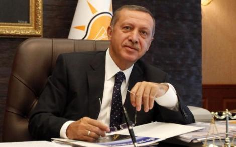 Flaş! Başbakan Erdoğan gazetecilere açtığı davaları geri çekti 1 erdogan masasinda1