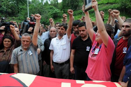 Hopa'da hayatını kaybeden Metin Lokumcu toprağa verildi / Video 1 metinlokumcu cenaze toreni