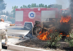 Antalya merkezinde trafik kazası: 3 kişi yanarak öldü! 1 yanginkamyonet