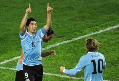 Ve Uruguay finalde / Peru: 0 - Uruguay: 2 (Video) 1 suarez forlan