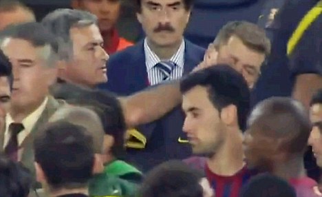 Jose Mourinho çıldırttı! "Küçük takımlar bunu yapar" (Barcelona 3 Real Madrid 2) 1 mourinho parmak