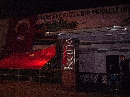 İstanbul'da eğlence merkezleri dün gece kapalıydı 1 reina bayrak