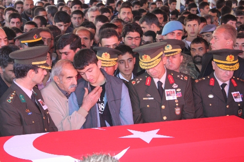 Elazığ'daki şehit cenazesinde gerginlik 1 sehit mehmet aggedik