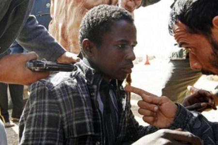 Libya'da insanlık dramı: İsyancıların elinde 7000 tutsak bulunuyor 1 Libya'da savaş tutsakları sorunu