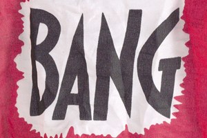 Çantanın üzerinde 'bang' yazıyor diye garı boşalttılar 1 Çantanın üzerinde 'bang' yazıyor diye garı boşalttılar