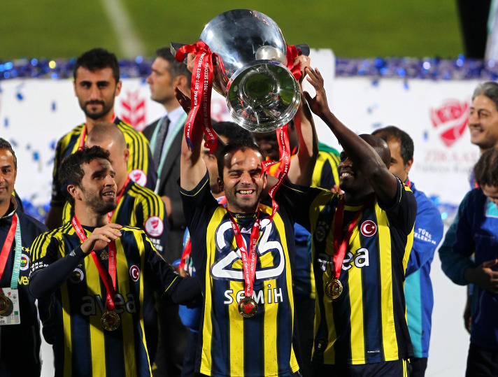Fenerbahçe kupayı alarak Beşiktaş ve Trabzonspor'a kıyak yaptı 1 semih kupa1