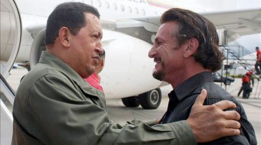 Sean Penn Chavez'in kampanyasına destek vermek için Latin Amerika ve Küba turu yaptı 1 Sean Penn ve Chavez aynı kürsüde