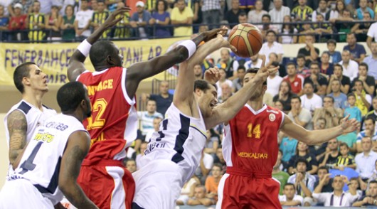 Derbide Galatasaray güldü / Basketbol Türkiye Kupası 1 Fenerbahçe Ülker Galatasaray Medical Park'a yenildi