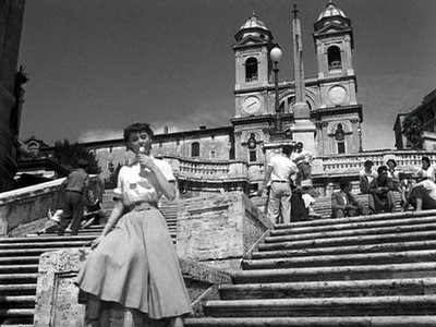 Unutulmaz kare ! Audrey Hepburn Roma'da İspanyol Merdivenlerinde dondurma yerdiği o sahne ! Bunu yapmak artık yasak !