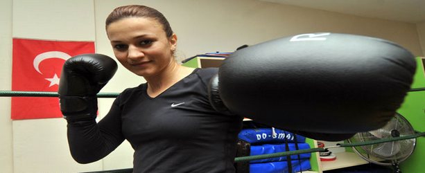 Gözde Bayergi, Kick Boks'ta Avrupa Şampiyonu oldu 1 gozde bayergi kick boks ta avrupa sampiyonu oldu 1