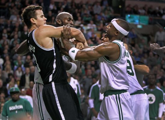 NBA'de büyük kavga! Rajon Rondo Kris Humpries'e saldırdı (Video) 1 nba kavga