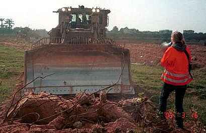 Filistin kahramanı Rachel Corrie'nin ailesi Gazze'de 1 rachel corrie buldozer