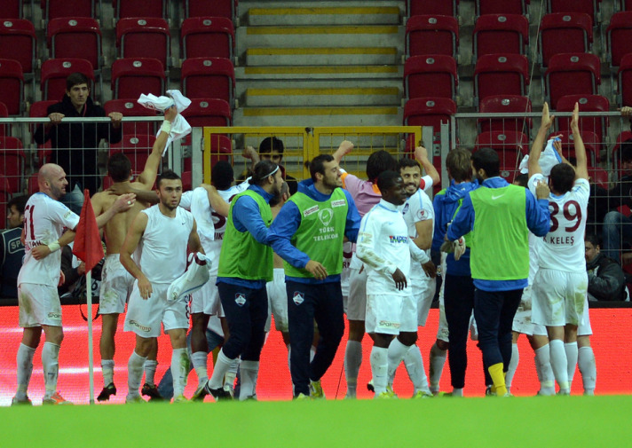 Galatasaray 1461 Trabzon maçı özeti / Pilot takım tarih yazdı! (Video) 1 1461 trabzon galatasaray maci