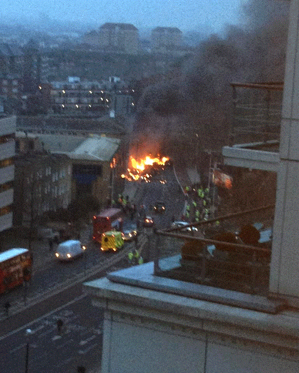 Londra'nın ortasına helikopter düştü / İngiltere Haberleri 1 gal2
