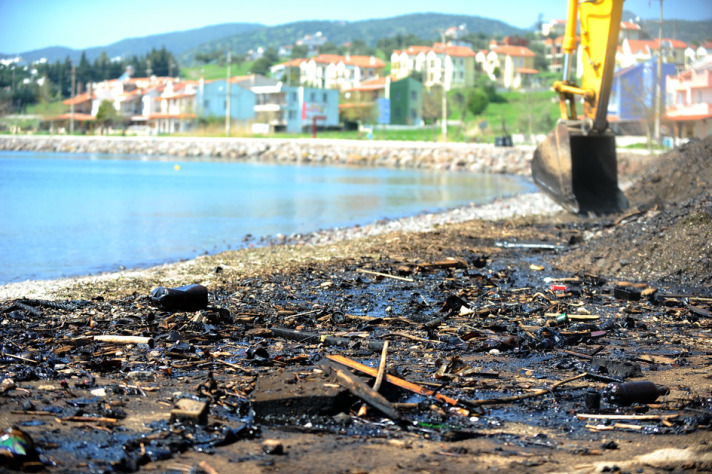 Çandarlı'da çevre cinayeti! Bakanlık inceleme başlattı 1 candarli kirlilik
