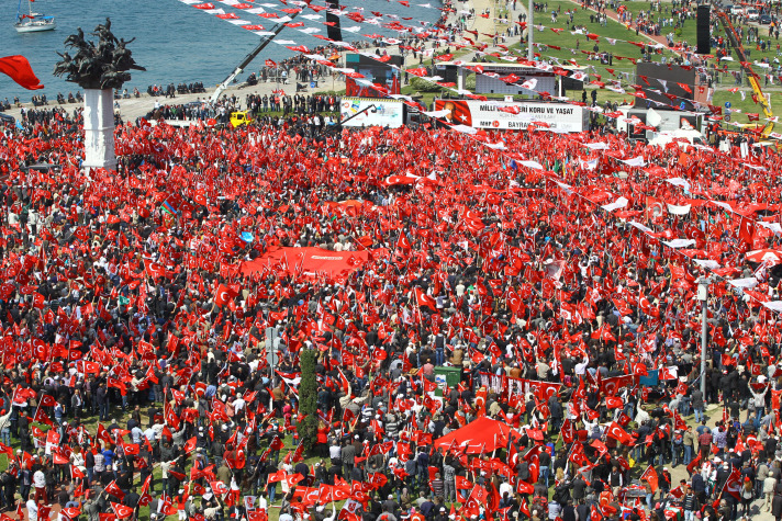 "AKP'ye göre Öcalan mitingi olumlu, Türk bayraklı İzmir mitingi provokasyon" 1 mhp izmir mitingi bayrak