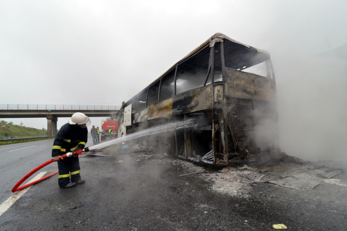 Düzce'de yolcu otobüsü kül oldu 1 yolcu otobusu yangin 23902