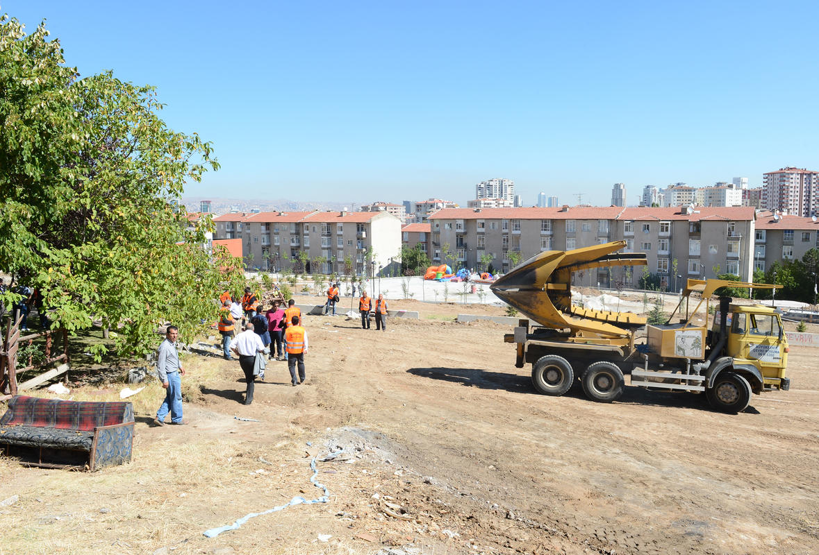 ODTÜ'de ağaç kıyımı! "Sizin balkonunuzun önünden hiç 8 şeritli otoban geçti mi?" 1 odtu agac kesimi1
