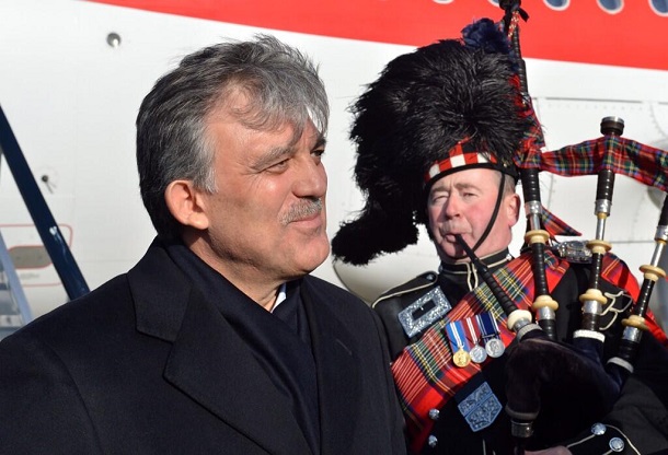 Cumhurbaşkanı Abdullah Gül İskoçya gezisini Twitter'da paylaştı / Haberler 1 Abdullah Gül İskoçya Gaydacı 001