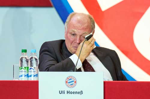Bayern Münih rekor kırdı, Uli Hoeness gözyaşlarını tutamadı 1 uli hoenes