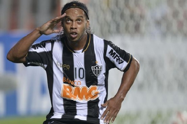 Ronaldinho Sign Contract Besiktas