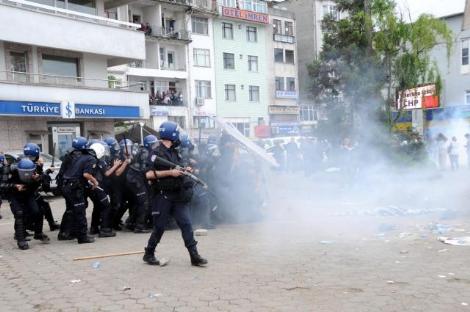 Metin öğretmenin öldüğü Hopa'da polis "yetersiz güç" kullanmış! 1 hopa olaylar