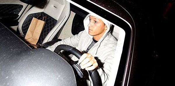Mesut Özil karakolluk oldu 1 mesut ozil kaza