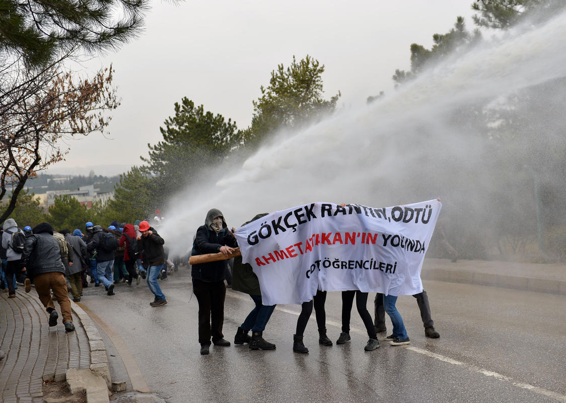 ODTÜ'deki yol açılışında gazlı müdahale! 1 odtu 1071 mudahale
