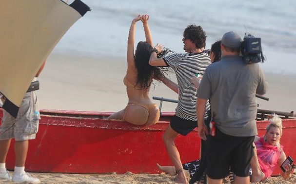 Uzakdoğu'yu ısıtan çekim 1 kim kardashian tayland bikini