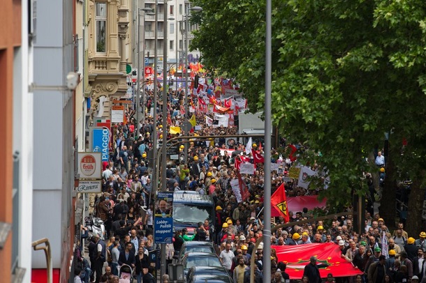 Binlerce kişi Köln'de Başbakan Erdoğan'ı protesto ediyor / Son Dakika Haberleri 1 Almanya Köln Erdoğan Protesto 13
