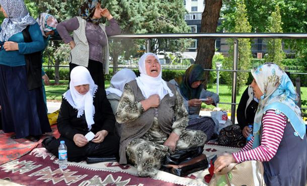 Diyarbakır'da PKK karşıtı oturma eylemi devam ediyor 1 diyarbakir pkk oturma eylemi