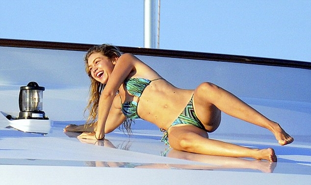 Gigi Hadid St. Tropez’de stres atıyor! 1 gigi hadid st tropez