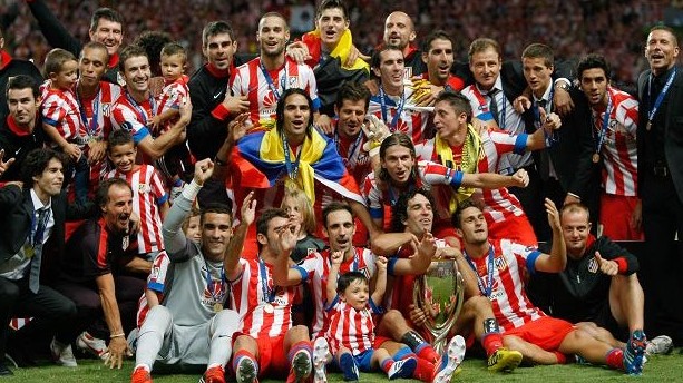 Chelsea 1 Atletico Madrid 4: Atletico Madrid Chelsea'yı Falcao ile ezdi / Süper Kupa Video 1 Atletico Madrid Clebrates super cup e1346496755713