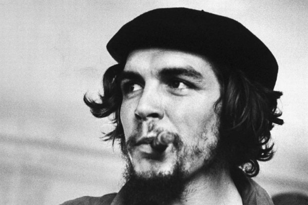 9 Ekim 1967'de Bolivya'da öldürülen Ernesto Che Guevara, devrimci kişiliğiyle efsane odluğu Küba ve dünyanın birçok yerinde saygıyla anıldı.