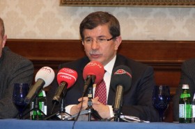 Ahmet Davutoğlu Fransa'da Sarkozy'e yüklendi 1 ahmet davutoglu rusya