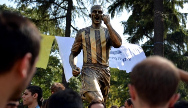 Alex: Heykeli niye yaptılar anlamadım / Fenerbahçe Haberleri 1 alex heykeli