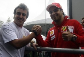 F 1 Pilotları Ali Sami Yen'de sahaya çıkıyor 1 alonso.massa1 .nationalturk e1274368418290