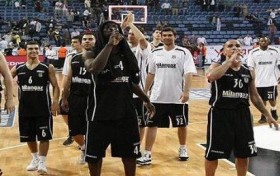 Beşiktaş, basketbol takımına sponsor bulamadı! 1 arroyo bonsu ss e1341824977273