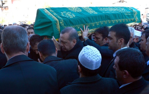 Erdoğan'ın dayısı Kemal Mutlu toprağa verildi 1 basbakan erdogan cenaze 2382