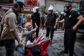 Bayrak satıcısı Ali Sarıçiçek serbest bırakıldı / Son Dakika 1 bayrak saticisi ali saricicek2
